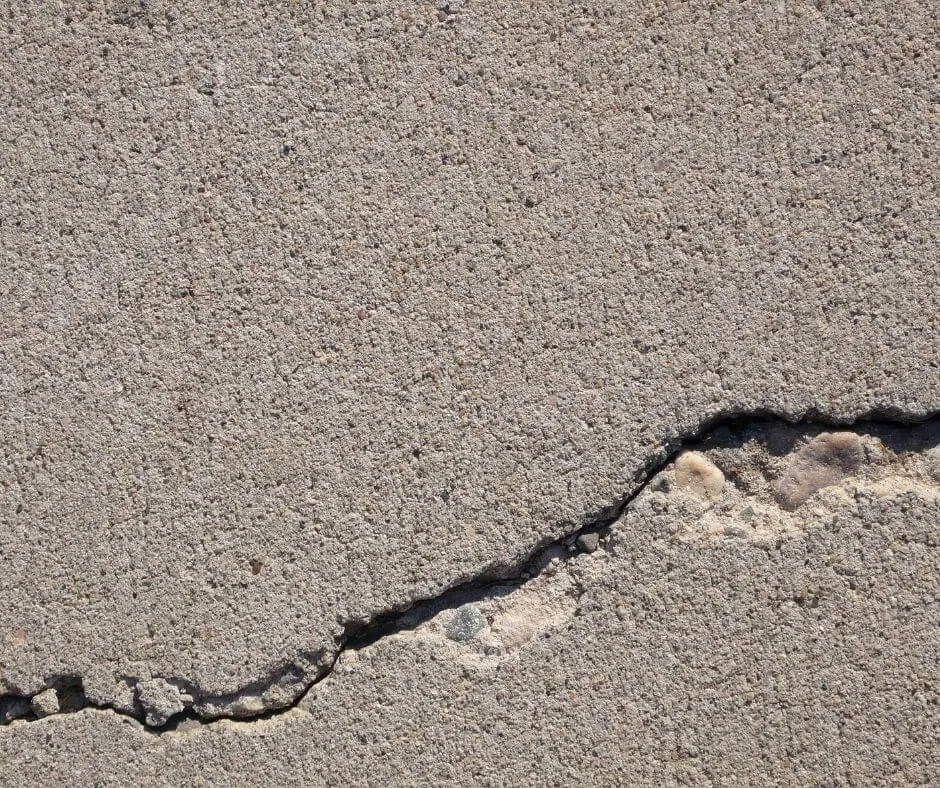 Tips to identify structural cracks in a building